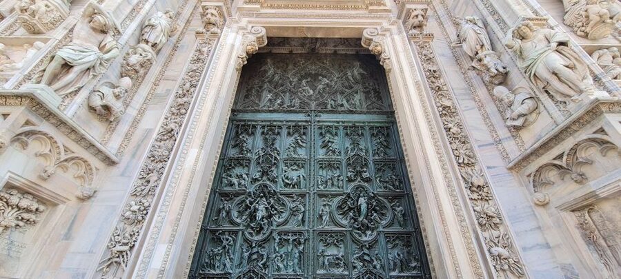 Milan: Duomo & Rooftop Tour with Optional Hop-On Hop-Off Bus - The optional two-day bus ticket