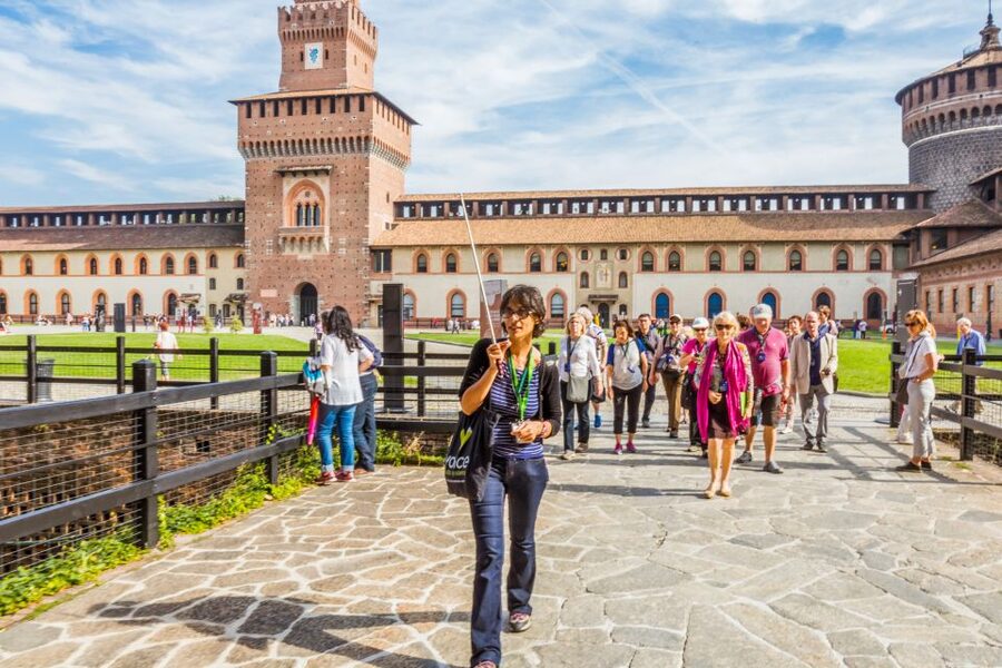 Milan: Guided Walking Tour & Last Supper Visit with Ticket - The guides make the difference
