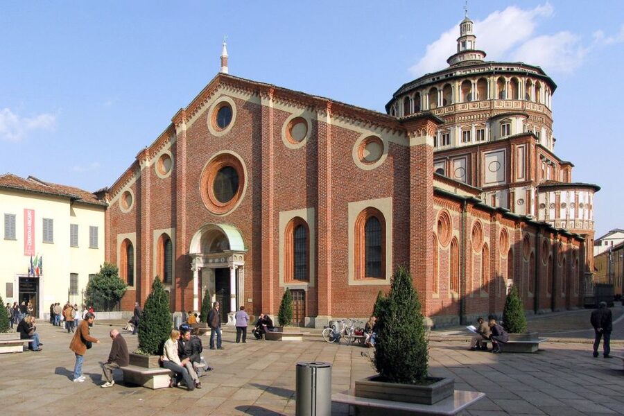 Milan: Guided Walking Tour with Duomo and the Last Supper - La Scala and the polished center of Milan