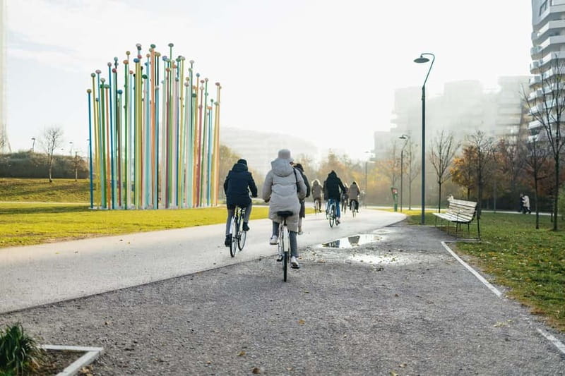 Milan: Hidden Gems Guided Bike Tour - The local café pause