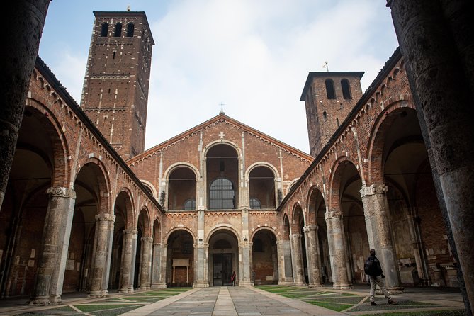 Milan Hop-On Hop-Off Bus Tour with Four Routes - Piazza del Duomo, Milan’s main switching point