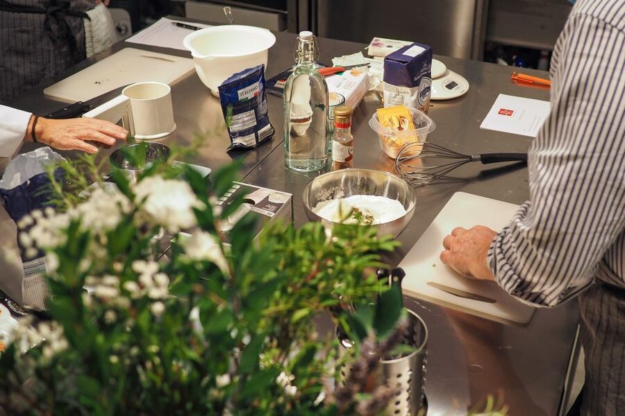 Milan: Italian Cooking Class with Food and Wine - Teaching style, pace, and group atmosphere