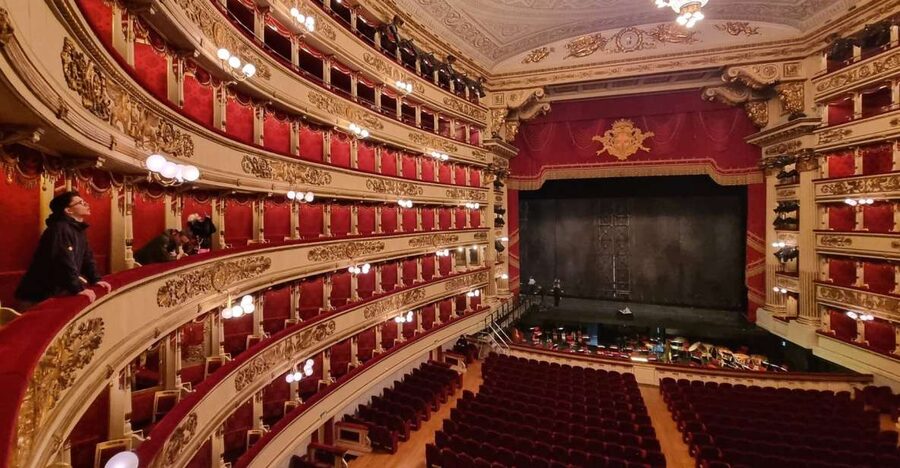 Milan: La Scala Theater and Museum Tour with Entry Tickets - Looking into the auditorium from a theater box