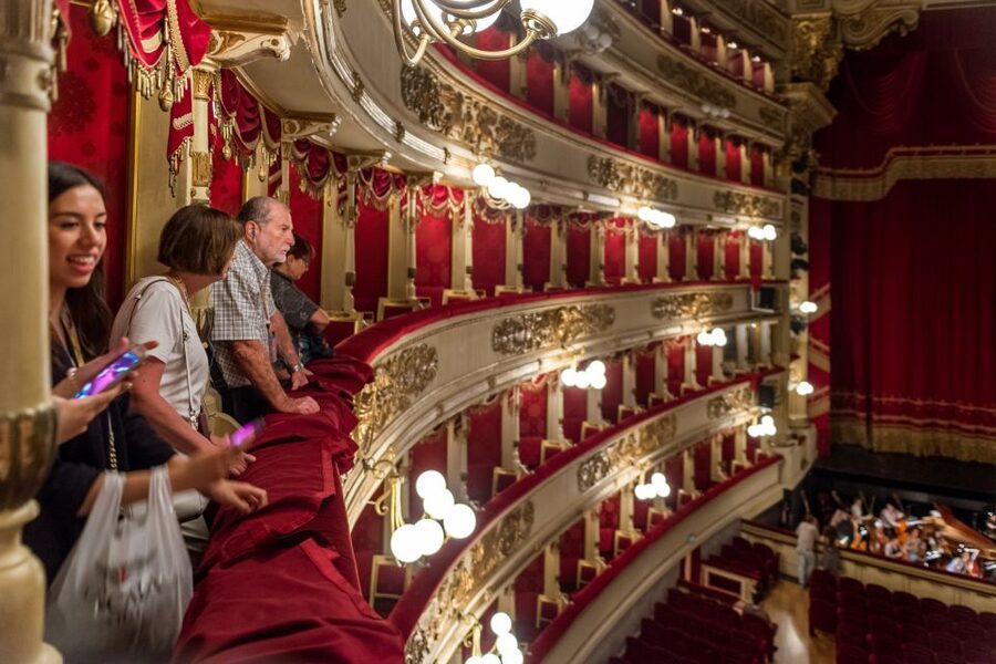 Milan: La Scala Theater & Museum Guided Experience - Meeting the guide at La Scala Museum