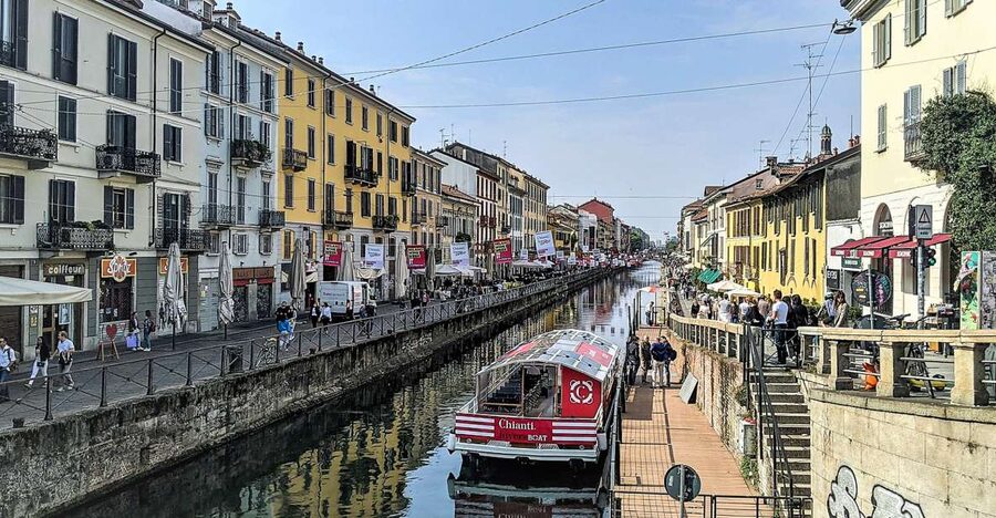 Milan: Navigli District Canal Boat Tour with Aperitivo - A quiet aperitivo on Milan’s canals