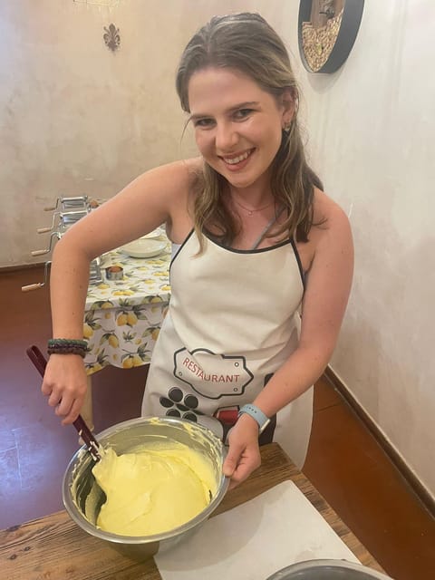 Milan: Pasta and Tiramisu Cooking Class with Wine - Food restrictions require an honest check