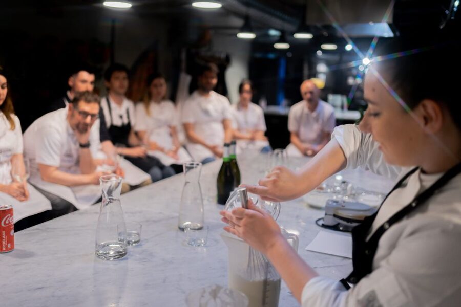 Milan: Pizza or Pasta and Gelato-Making Class with Wine - Gelato from ingredients to dessert