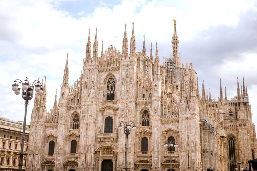 Milan: Priority Access Duomo and Rooftop Tour - Walking among the spires and statues