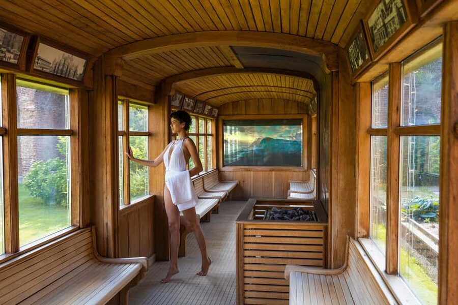 Milan: QC Termemilano Spa Admission Ticket - Your first hour: pools, robe, and getting oriented