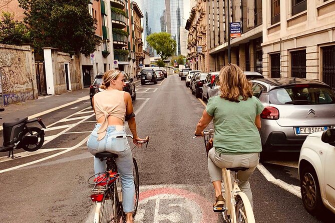 Milan's Hidden Gems: Unique Bike Tour (ENG, NL) - Bikes, safety, and the actual riding effort