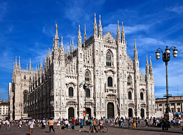 Milan's Must See: Half-Day Tour of Last Supper, Duomo & La Scala - Walking, buses and the pace of the day