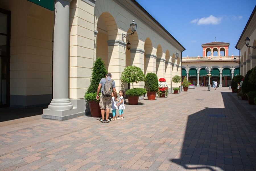 Milan: Serravalle Designer Outlet Roundtrip Bus Transfer - Key points to know before you book