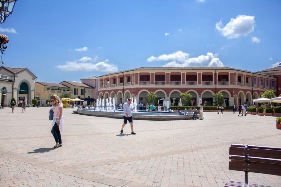 Milan: Serravalle Designer Outlet Roundtrip Bus Transfer - How to use the six shopping hours