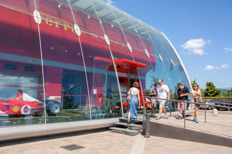 Milan: Serravalle Designer Outlet Roundtrip Bus Transfer - Breaks, coffee, and shopping bags