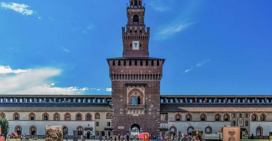 Milan: Sforza Castle and Michelangelo's Pietà Rondanini Tour - Crossing into Sforza Castle