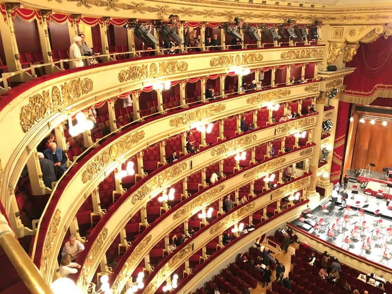 Milan: Skip-the-Line La Scala Museum Tour + Hop On Hop Off - Meeting outside the museum entrance