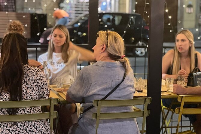Milan: Sunset Navigli Food & Drinks Tour by Do Eat Better - The first stop: a spritz and the rules of aperitivo