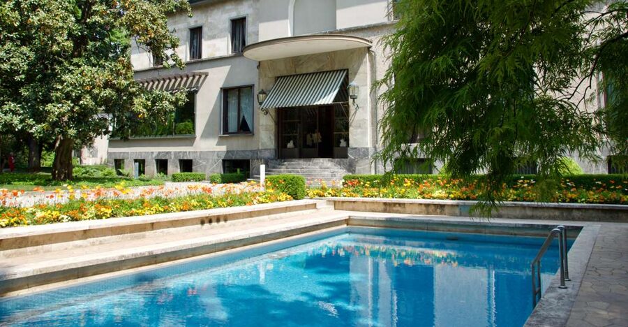 Milan: Villa Necchi Campiglio Entry Ticket - The first look: garden, pool, and city quiet