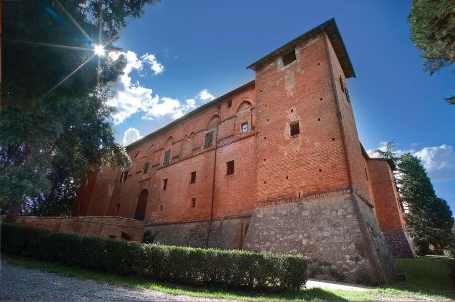 Montalcino: Brunello Wine Tasting & Lunch in a Tuscan Castle - Seeing the cellar and barrel room
