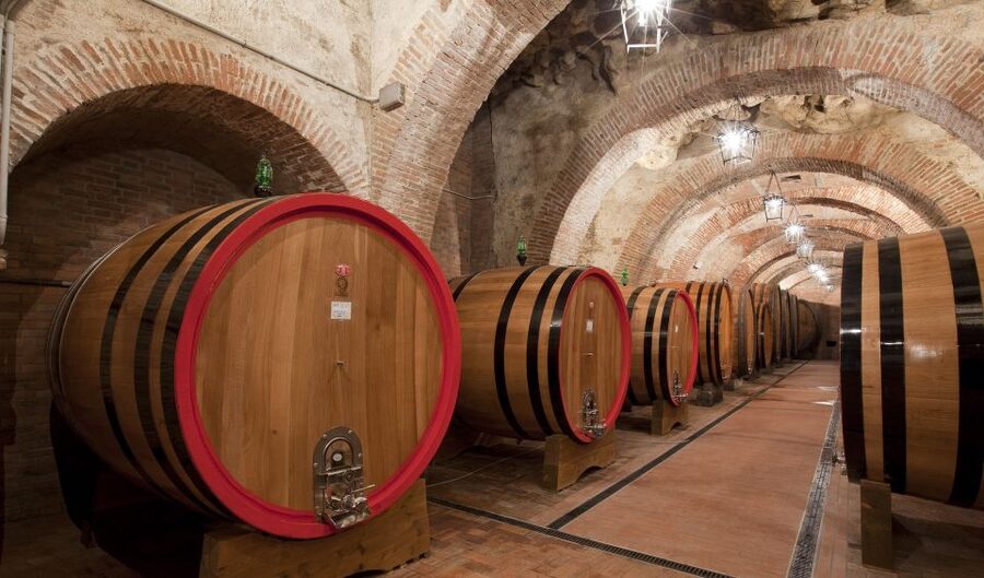 Montepulciano: Winery Tour and Tasting - Tuscan appetizers with the wine
