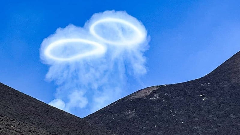 Mount Etna: Trek to 3000m with cable car and jeep - The cable car to 2,500 meters