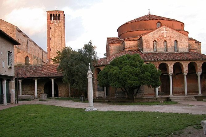 Murano, Burano and Torcello Half-Day Sightseeing Tour - Burano: the colorful favorite