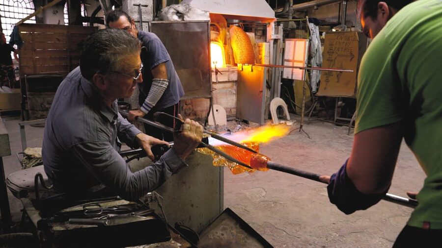 Murano: Glass Blowing Demonstration and Artistic Glass Gift - The 20-minute demonstration: heat, speed, and control