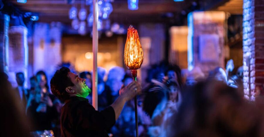 Murano: Glass Blowing Demonstration with Optional Drinks - What happens during the 25-minute show