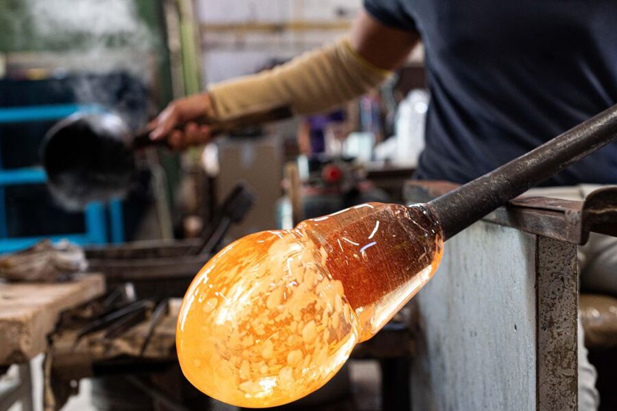 Murano: Glass Factory Experience with Tour and Demonstration - Who should book this experience?