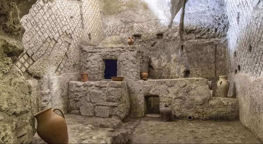 Naples: City Walking Tour w/ Underground Roman Ruins Ticket - Entering Neapolis Sotterrata