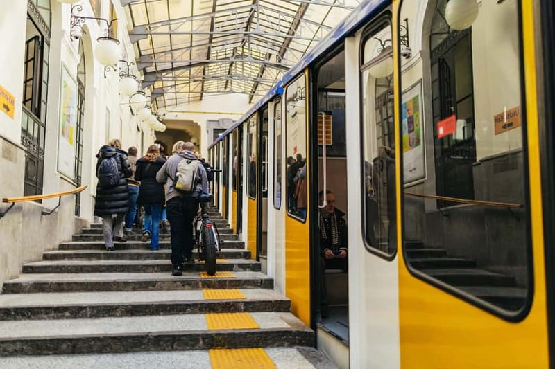Naples: Panoramic Walking Tour with Funicular - Vomero villas and the polished side of Naples