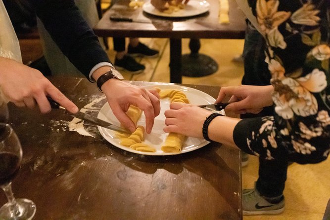 Naples Pasta Class: Fettuccine & Ravioli with Grandma’s Recipe - Is it good for children, couples, and solo visitors?