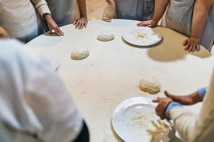 Naples: Pizza-Making Workshop with Drink and Appetizer - Who should book this experience
