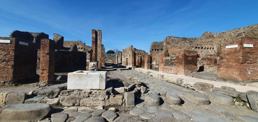 Naples: Pompeii & Mt. Vesuvius Day Trip with Tickets & Lunch - What the physical effort feels like