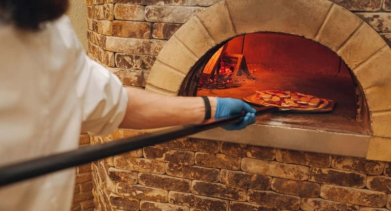 Naples: Premium Pizza-Making Class at a Pizzeria - How much food and drink you receive