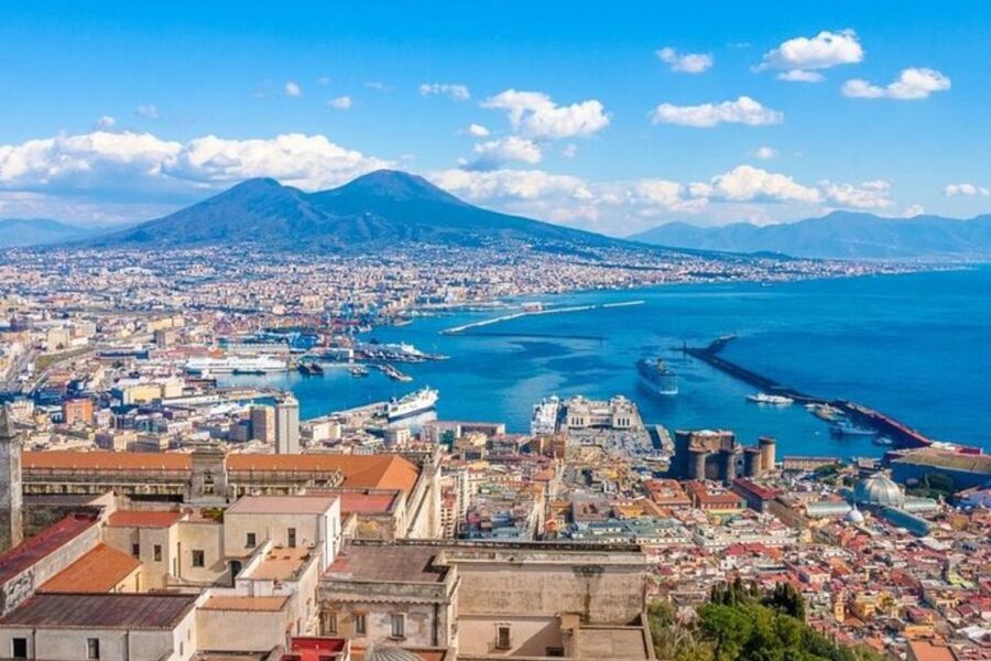 Naples: Private custom tour with a local guide - The pickup in Naples and the first conversation