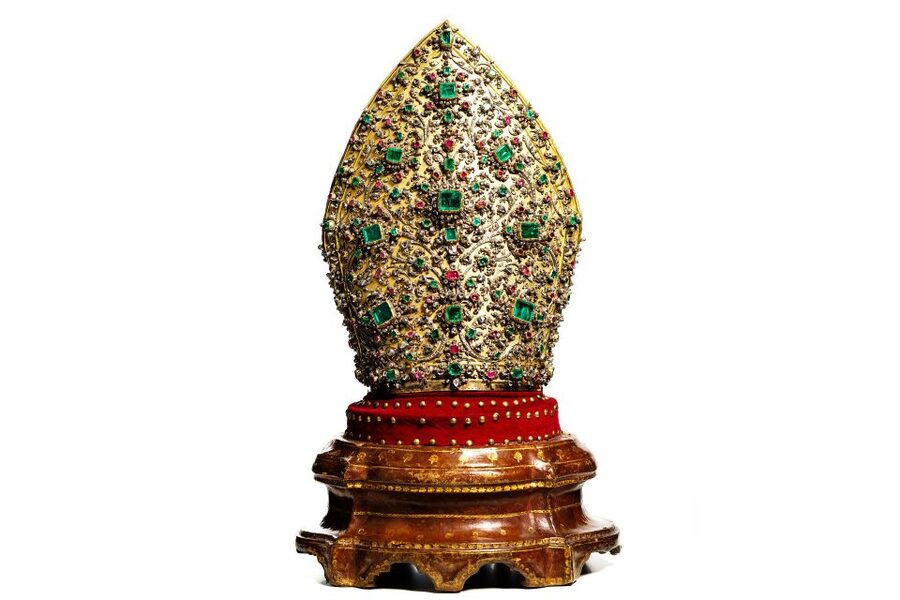 Naples: Royal Chapels & Treasure of St. Gennaro Ticket - An audio guide with a distinctly local cast