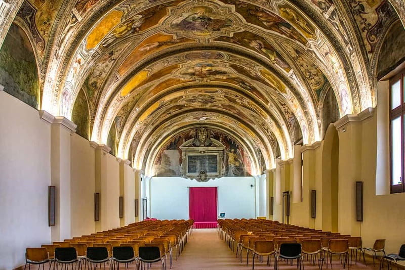 Naples: San Lorenzo Maggiore and Neapolis Sotterrata Ticket - The cloister and the medieval rooms