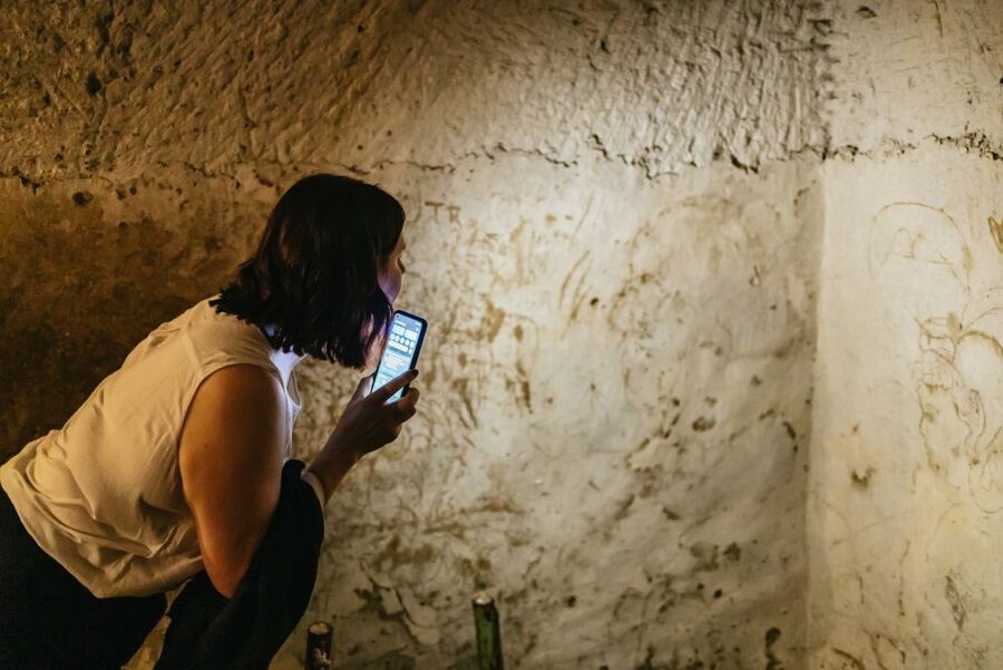 Naples: Spanish Quarters Underground Guided Tour - Group size and the pace underground