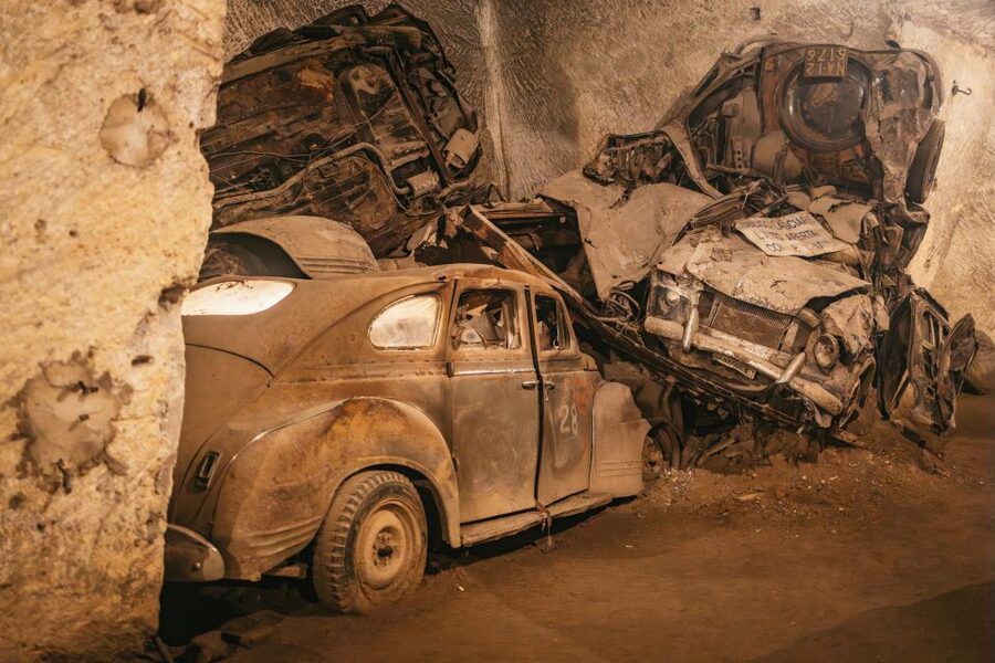 Naples: The Bourbon Tunnel Guided Tour with Entrance Ticket - Statues, cars, and motorcycles in the dark