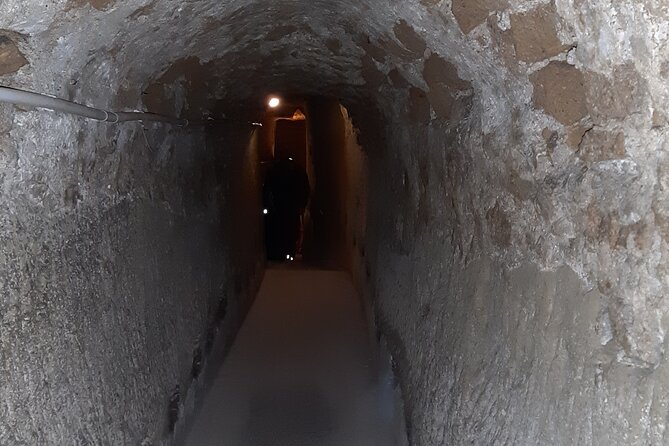 Naples Underground Official Skip-the-line Ticket - The narrow, dark passage