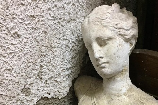 Naples Underground Spanish Quarters with Guide - Narrow tunnels, stairs, and the claustrophobia question