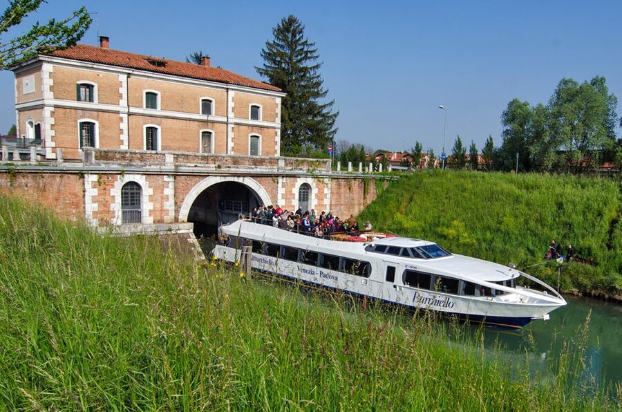 Padua to Venice Boat Cruise of the Brenta Riviera - Lunch at Oriago, with one important cost note