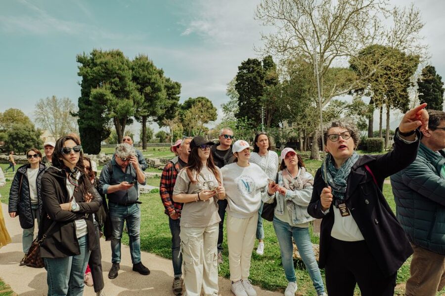 Paestum: Small-Group Tour with an Archaeologist and Tickets - What the archaeologist guide adds