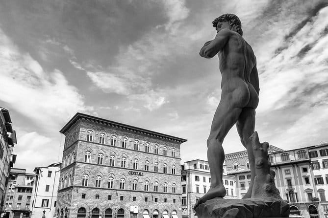 Palazzo Vecchio guided experience with entrance ticket - The Salone dei Cinquecento and its political theater