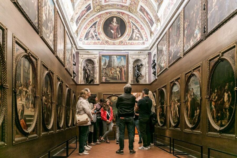 Palazzo Vecchio: Skip-the-Line Entry and Secret Passage Tour - Why Palazzo Vecchio’s secret rooms are worth your time