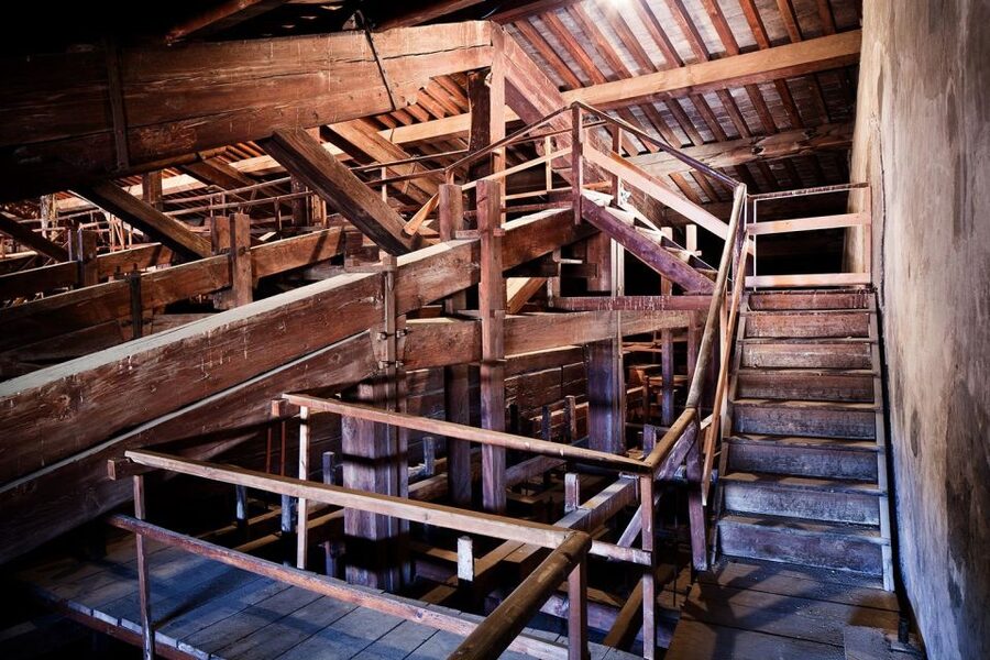 Palazzo Vecchio: Skip-the-Line Entry and Secret Passage Tour - The secret stairway inside the thick walls