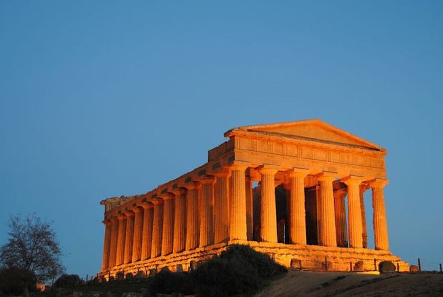 Palermo: Agrigento and the Valley of the Temples Day Tour - Walking through the Valley of the Temples in two hours