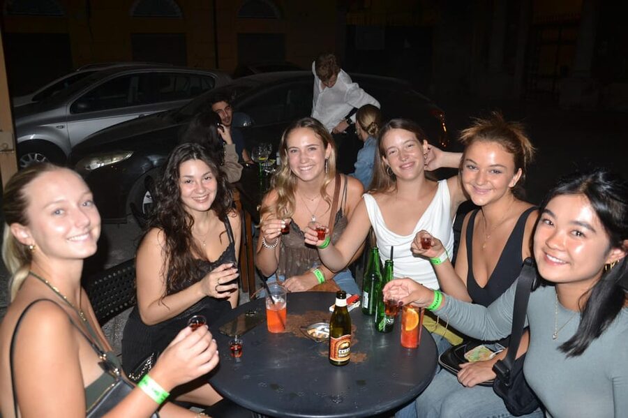 Palermo: Guided Bar Crawl with Shots and Discounts on Drinks - A social night for solo visitors and mixed ages