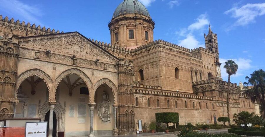 Palermo: Markets and Monuments City Center Walking Tour - Teatro Massimo sets the tone